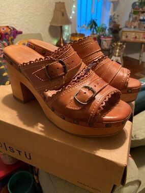 Bed Stu Poly Leather Heeled Sandals EUC Size 9